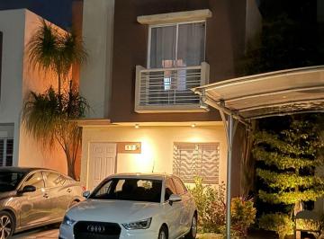Casa de 3 habitaciones, Zapopan · Casa en Venta en Campo Real