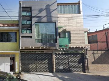 Casa de 4 habitaciones, Venustiano Carranza · - Remate Bancario - Casa en Venustiano Carranza