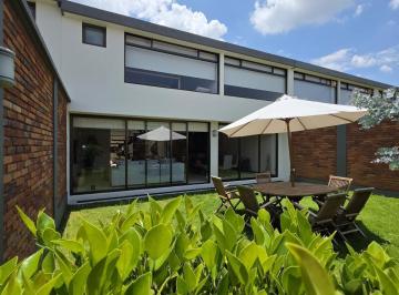 Casa · 233m² · 3 Recámaras · 3 Estacionamientos · Casa Seminueva en Venta Lomas Virreyes Calimaya