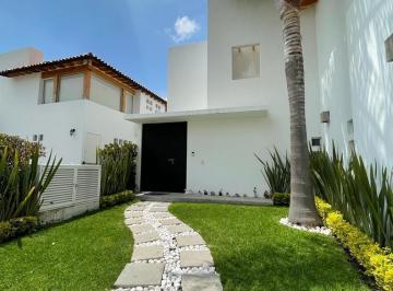 Casa · 313m² · 3 Recámaras · 2 Estacionamientos · Casa en Renta en Lomas del Campanario II, Querétaro