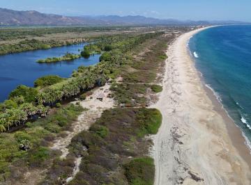 Terreno / Lote , San Pedro Mixtepec · Terreno Único Frente Al Mar y Laguna | 1 Hectárea | a 20 Min de Puerto Escondido