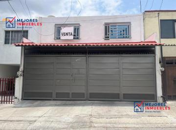 Casa · 200m² · 4 Recámaras · 2 Estacionamientos · Casa en Renta, Arbide, León, Gto