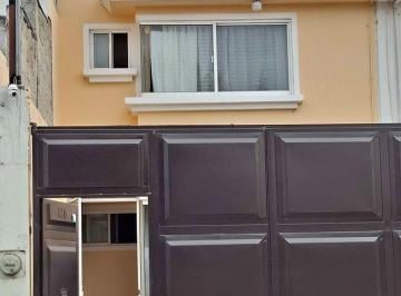 Casa · 90m² · 3 Recámaras · 2 Estacionamientos · Casa en Venta en Mexicaltzingo, Estado de México