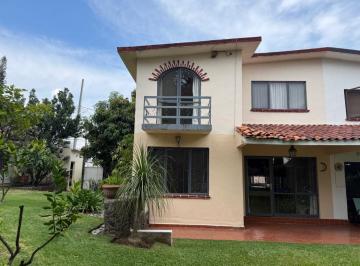 Casa · 250m² · 4 Recámaras · 1 Estacionamiento · Casa en Renta
