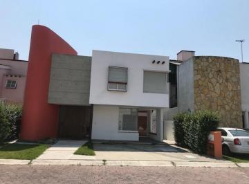 Casa en condominio · 315m² · 3 Recámaras · 3 Estacionamientos · Hacienda del Bosque, Santiaguito Metepec
