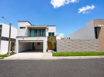 Casa · 324m² · 3 Recámaras · 2 Estacionamientos · Casa en Fraccionamiento Lomas del Sol