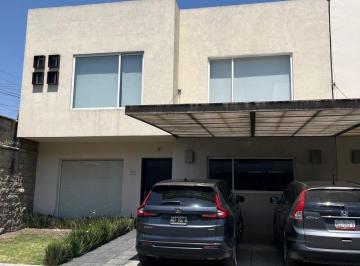Casa de 3 habitaciones, Metepec · Casa en Venta en Bosques de Sauces, Metepec