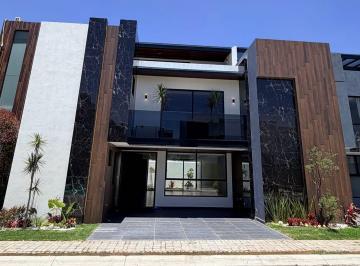 Casa · 340m² · 5 Recámaras · 2 Estacionamientos · Casa en Venta a Estrenar con 5 Recámaras en Lomas de Angelopolis