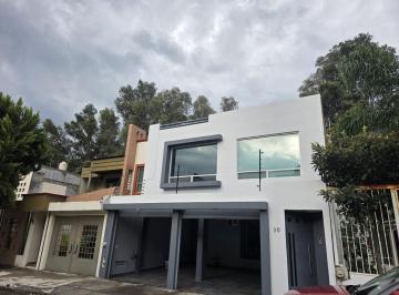 Casa · 188m² · 4 Recámaras · 3 Estacionamientos · Casa en Venta en Fraccionamiento Privado Valle de Los Sauces Zona La Huerta Morelia
