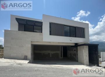 Casa · 279m² · 3 Recámaras · 3 Estacionamientos · Casa en Venta en Castaños del Vergel