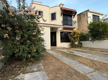 Casa · 120m² · 3 Recámaras · 2 Estacionamientos · Casa en Renta: Residencial Santa Fe / Home For Rent
