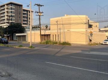 Casa · 687m² · 4 Recámaras · 1 Estacionamiento · 1201 - Casa en Venta en Chepevera, Monterrey, Nl.