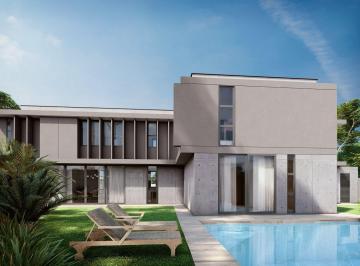 Casa · 394m² · 4 Recámaras · 2 Estacionamientos · Lomas del Sol, Casa en Venta con 4 Recámaras, Jardín y Alberca