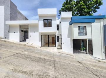 Casa de 3 habitaciones, Coatepec · Casa en Venta en Coatepec | Cerca del Centro, 3 Recámaras, Cochera y Zona Privada
