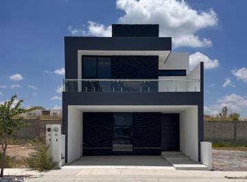 Casa en condominio · 126m² · 4 Recámaras · 2 Estacionamientos · Casa Iza en Venta Vilanova Residencial