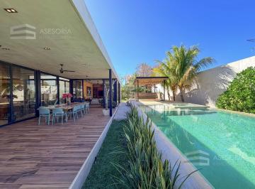 Casa · 1m² · 3 Recámaras · 4 Estacionamientos · Residencia en Venta en Santa Gertrudis Copo
