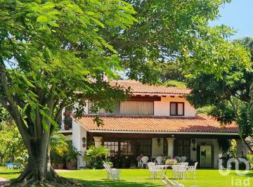 Casa · 705m² · 7 Recámaras · 5 Estacionamientos · Casa en Venta Huertas del Llano