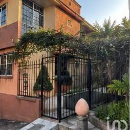Casa · 520m² · 10 Recámaras · 7 Estacionamientos · Casa en Venta Tlayacapan, Mor