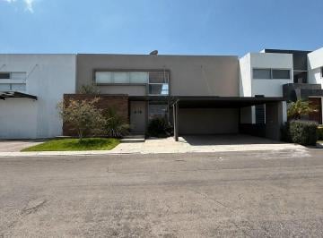 9ff5d85bbba1ca13579065e57ee5c6e1660121afb115980f6a863b121e4f2201 · Casa en Venta en Residencial Misión Conca Querétaro