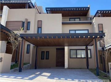 Casa · 232m² · 3 Recámaras · 2 Estacionamientos · Casa en Renta en Villa Carriedo Modelo Santillana Plus
