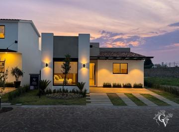 Casa · 256m² · 2 Recámaras · 2 Estacionamientos · Casa en Venta San Miguel Totocuitlapilco, Metepec