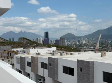 Casa · 339m² · 2 Estacionamientos · Casa - Cumbres del Valle