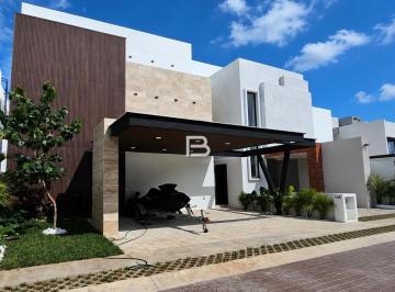 Casa · 237m² · 4 Recámaras · 2 Estacionamientos · Casa en Venta en Residencial Via Cumbres en Cancun