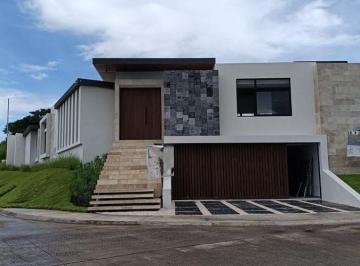 Casa · 850m² · 4 Recámaras · 3 Estacionamientos · En Venta Residencia de Alta Gama 5 Recámaras y Alberca en Punta Tiburón