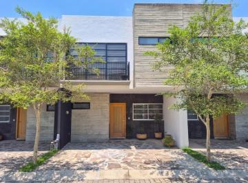 Casa de 3 habitaciones, Zapopan · Casa en Venta en Punta de Otero (Sobre Av Prolongación Mariano Otero)