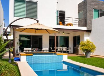 Casa de 4 habitaciones, Querétaro · Venta de Casa en Juriquilla en Fraccionamiento Cumbres del Lago