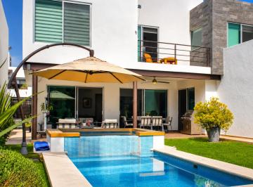 Casa de 4 habitaciones, Querétaro · Venta de Casa en Juriquilla en Fraccionamiento Cumbres del Lago
