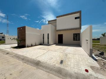 Casa · 160m² · 3 Recámaras · 2 Estacionamientos · Casa en Punto Lomas con Alberca