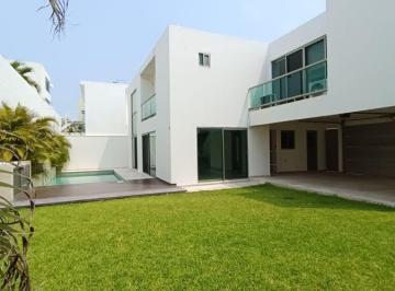 Casa · 360m² · 3 Recámaras · 2 Estacionamientos · En Venta Casa con Alberca en Lomas del Sol Riviera Veracruzana