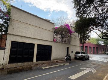 Casa · 145m² · 5 Recámaras · 2 Estacionamientos · Casa en Venta con Uso de Suelo en del Carmen Coyoacán