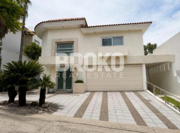 Casa en condominio de 4 habitaciones, Zapopan · Exclusiva Residencia en Venta en Puerta de Hierro