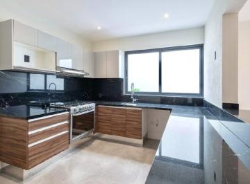 Casa en condominio · 520m² · 4 Recámaras · 6 Estacionamientos · Venta de Casa 520 m² en Condominio en Cuajimalpa con Amenidades