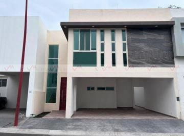 Casa · 297m² · 3 Recámaras · 2 Estacionamientos · Casa en Venta en Yerbaniz