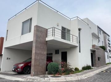 Casa · 257m² · 3 Recámaras · 2 Estacionamientos · Casa Amueblada en Renta en El Saucedal - (4)