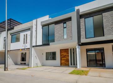 Casa en condominio de 4 habitaciones, Zapopan · Casa de 4 Recamaras Altavista Residencial Coto Bosques