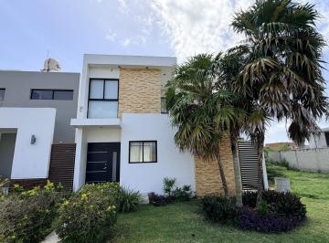 Casa · 180m² · 3 Recámaras · 2 Estacionamientos · Casa Al Norte de Merida 3 Recamaras, Entrega Inmediata, Infonavit, Fovissste