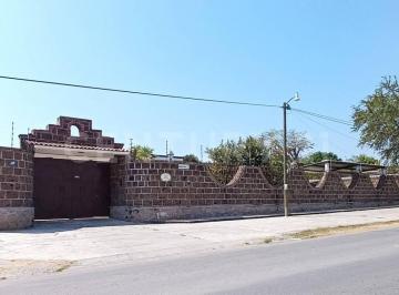 Casa · 467m² · 4 Recámaras · 9 Estacionamientos · Venta de Casa con Alberca y Temazcal en Puente de Ixtla