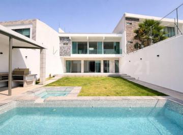 Casa · 364m² · 5 Recámaras · 3 Estacionamientos · Casa Nueva con Alberca en Burgos Cuernavaca