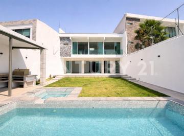 Casa · 364m² · 5 Recámaras · 3 Estacionamientos · Casa Nueva con Alberca en Burgos Cuernavaca