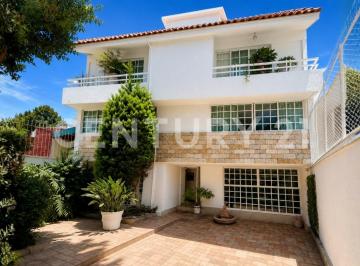 Casa · 366m² · 5 Recámaras · 2 Estacionamientos · Casa en Venta en Fracc. Bosque Residencial del Sur