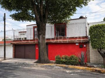Casa · 280m² · 4 Recámaras · 2 Estacionamientos · Casa con 4 Recámaras, Estudio y Patio Trasero, en Ciudad Jardín, Coyoacán