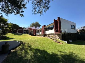 Casa · 540m² · 5 Recámaras · 4 Estacionamientos · Residencia en un Solo Nivel en Club de Golf Hacienda