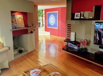 Casa · 720m² · 4 Recámaras · 4 Estacionamientos · Casa en Venta en Club de Golf Los Encinos