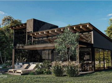 Casa · 260m² · 4 Recámaras · 2 Estacionamientos · Canyon: Casa en Venta en Cerro Gordo
