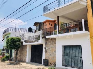 Casa · 375m² · 4 Recámaras · 2 Estacionamientos · Casa en Venta en La Colonia La Joya, Yautepec, Morelos