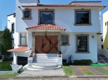 Casa · 324m² · 4 Recámaras · Novedad: Casa en Venta en Club de Golf Los Encinos